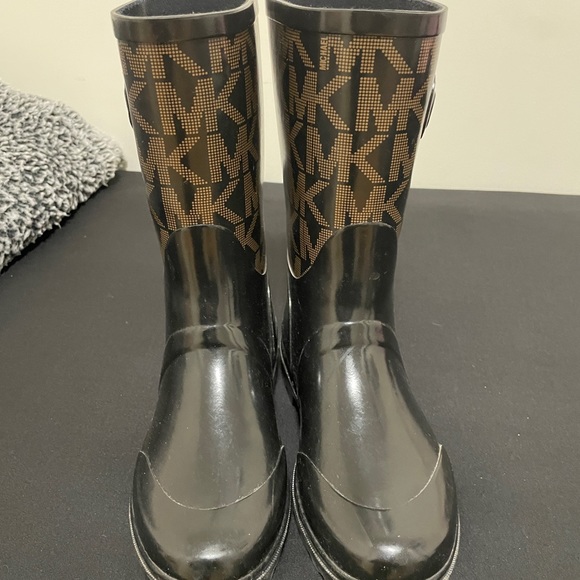 Micheal Kors rain boots - Picture 3 of 3